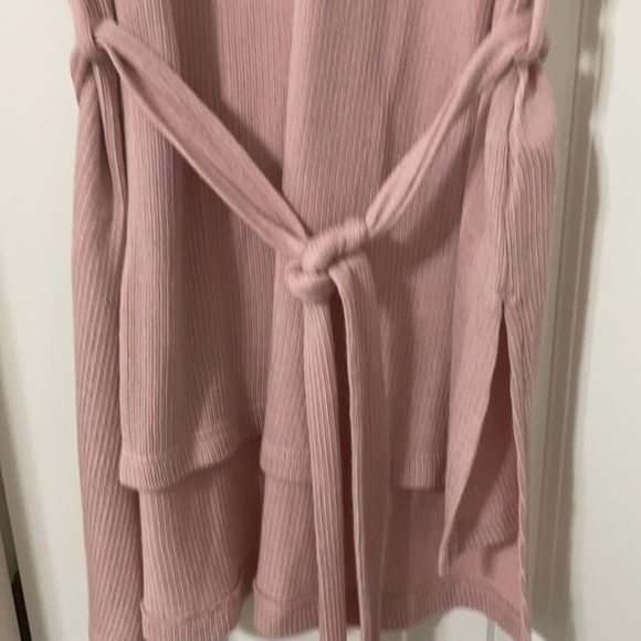 A new day light summer sweater tank with the - Picture 3 of 4